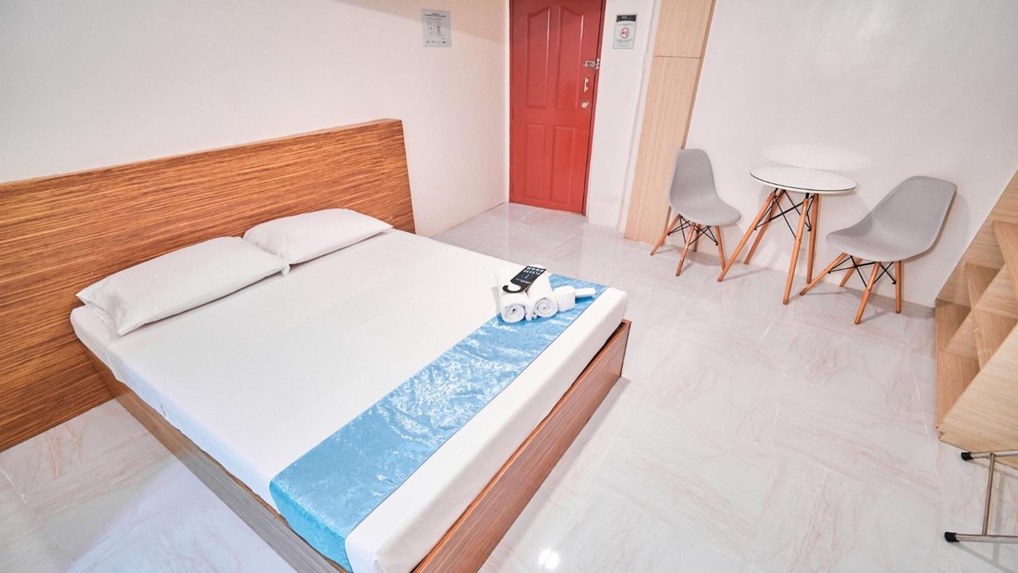 Circuit Hostel Makati City Extérieur photo