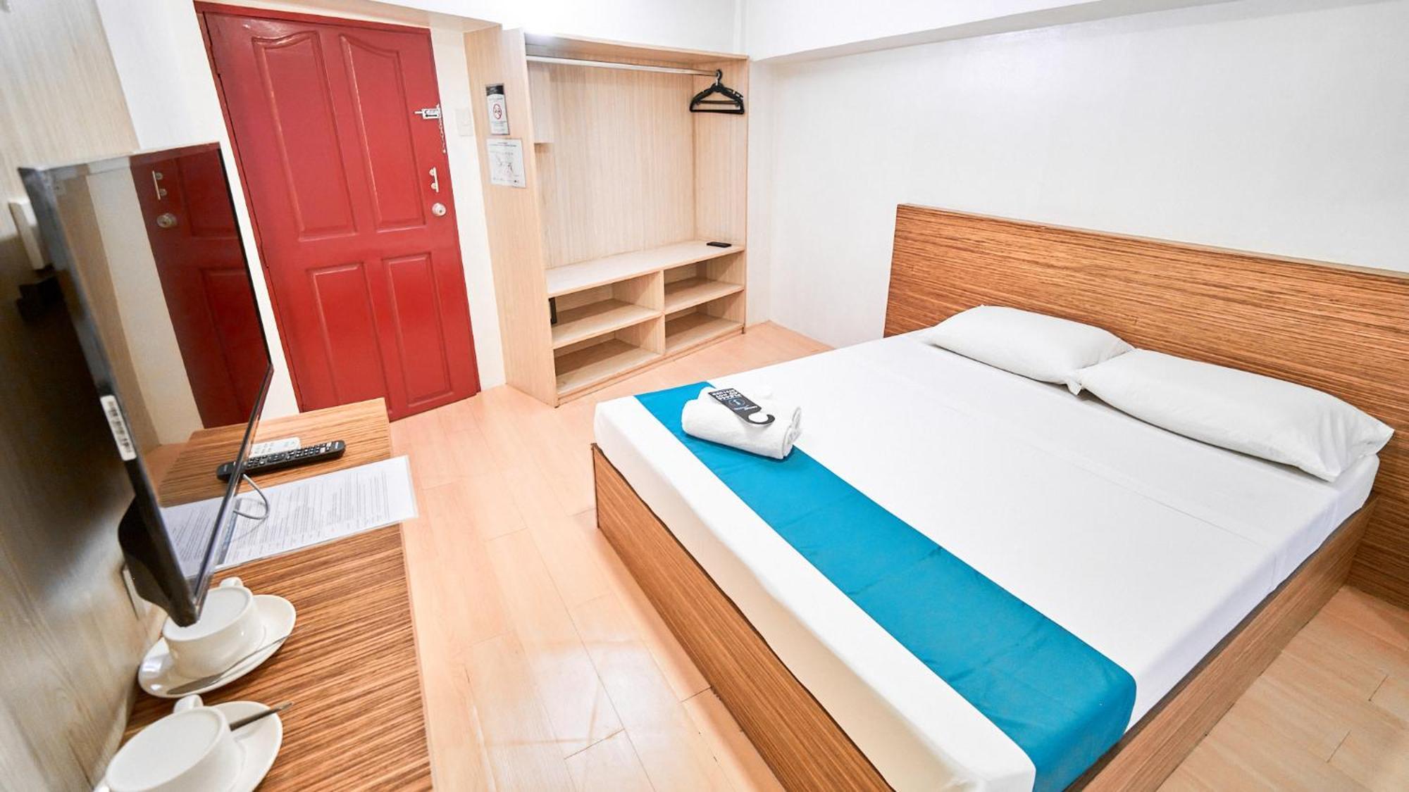 Circuit Hostel Makati City Extérieur photo