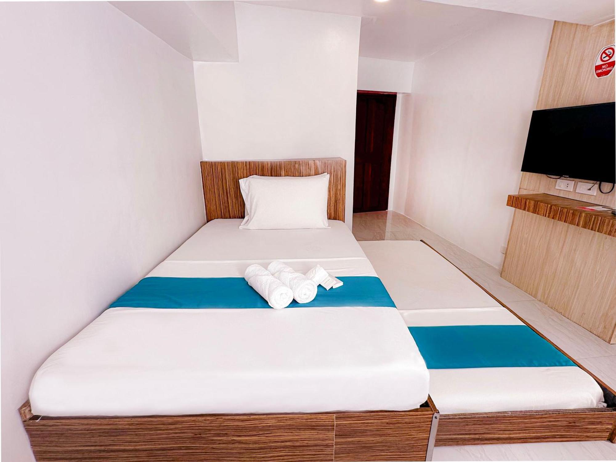 Circuit Hostel Makati City Extérieur photo