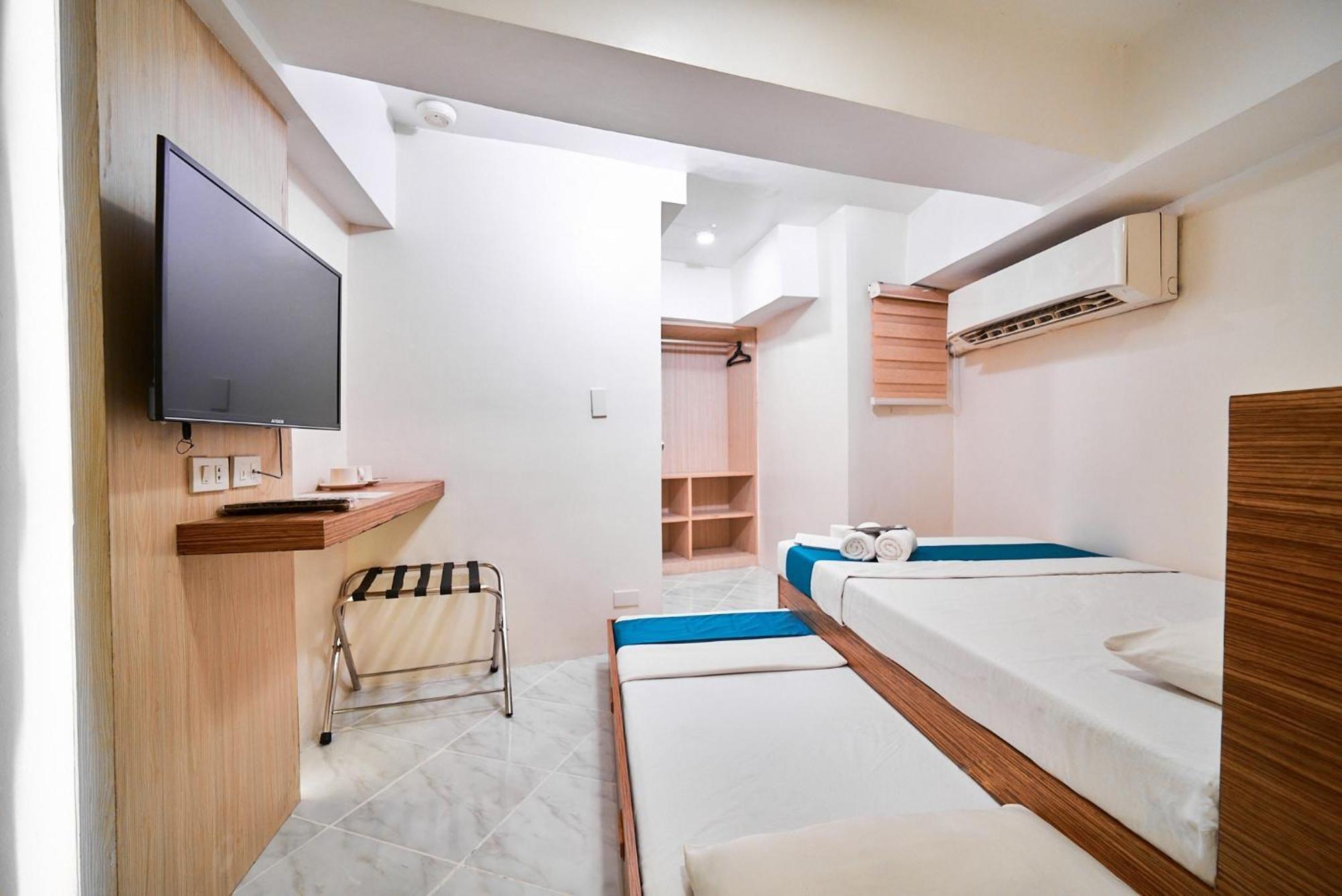 Circuit Hostel Makati City Extérieur photo