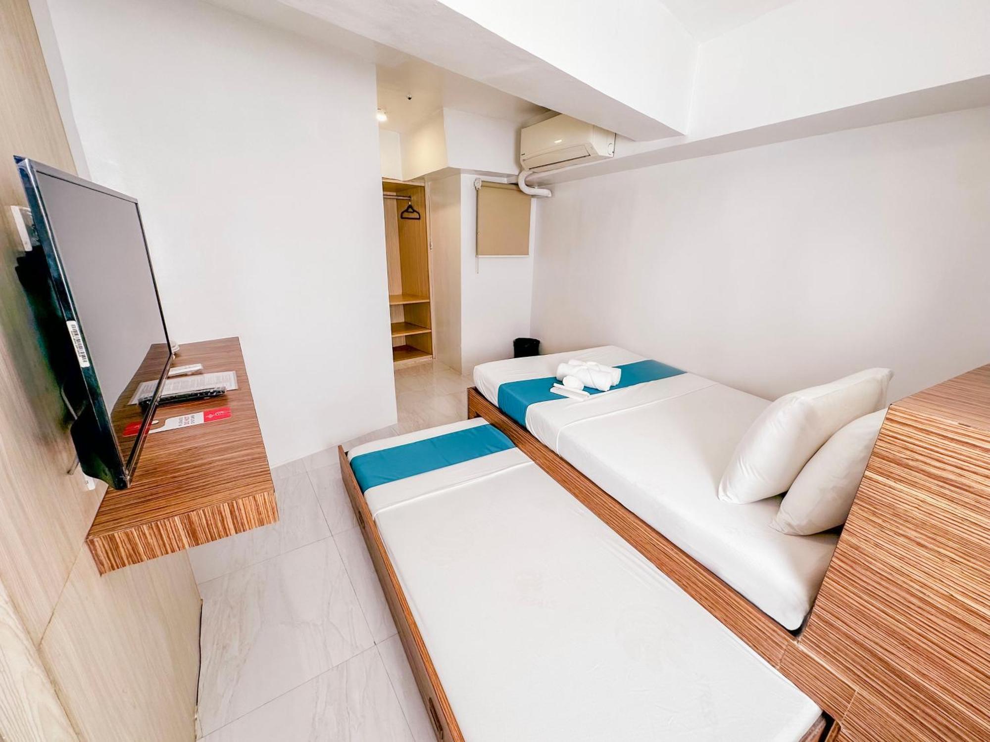 Circuit Hostel Makati City Extérieur photo